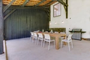 Al fresco dining in the Dordogne