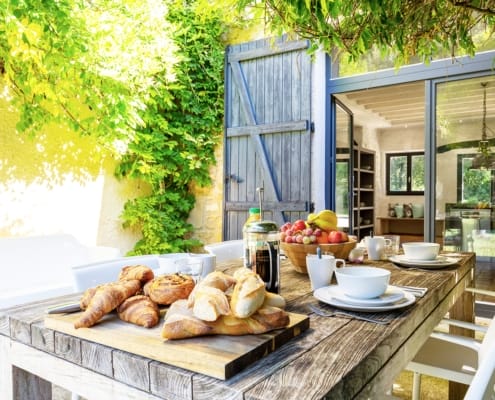 Outdoor dining Dordogne Alfresco dining in the Dordogne