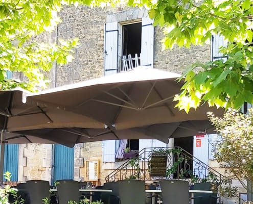 La table de Leo restaurant Outside the La table de Leo restaurant