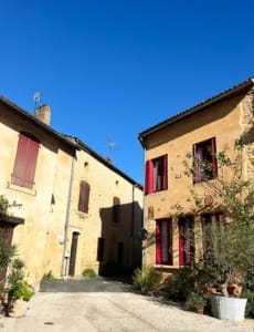 Alleyway in Cadouin Pretty alleyway in Cadouin, France