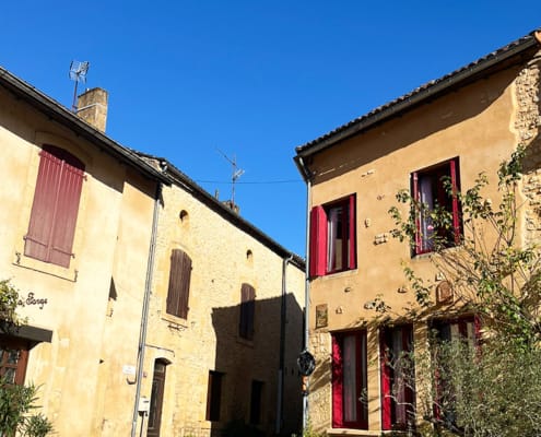 Alleyway in Cadouin Pretty alleyway in Cadouin, France