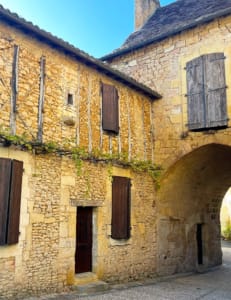 Beautiful archway Beautiful archway in Cadoiun, France