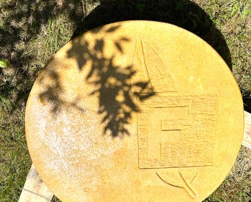 Carved Fontalbe logo on throwing circle Our carved petanque throwing circle (cercle)