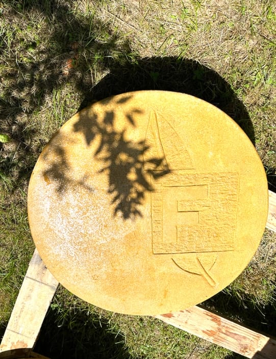 Carved Fontalbe logo on throwing circle Our carved petanque throwing circle (cercle)