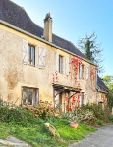 Cottage in Cadouin Cottage with beautiful roses in Cadouin