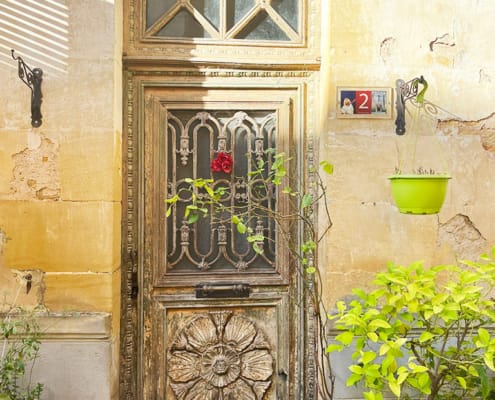 Pretty front door in Cadouin Pretty front door in Cadouin, Perigord