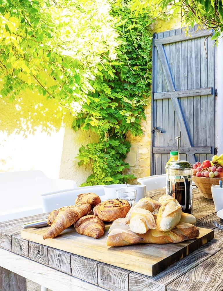 Outdoor dining at Fontalbe Dining al-fresco at Fontalbe