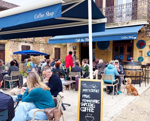 Cafe in Cadouin Cafe with outdoor seating in Cadouin