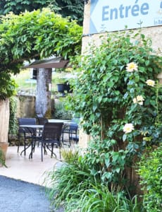 Les Marronniers restaurant entrance in Lanquais