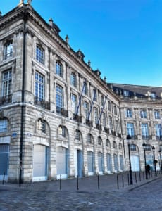 Beautiful-old-building-in-Bordeaux
